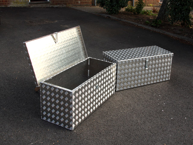 Using Aluminium Storage Boxes to Keep Items Dry and Safe